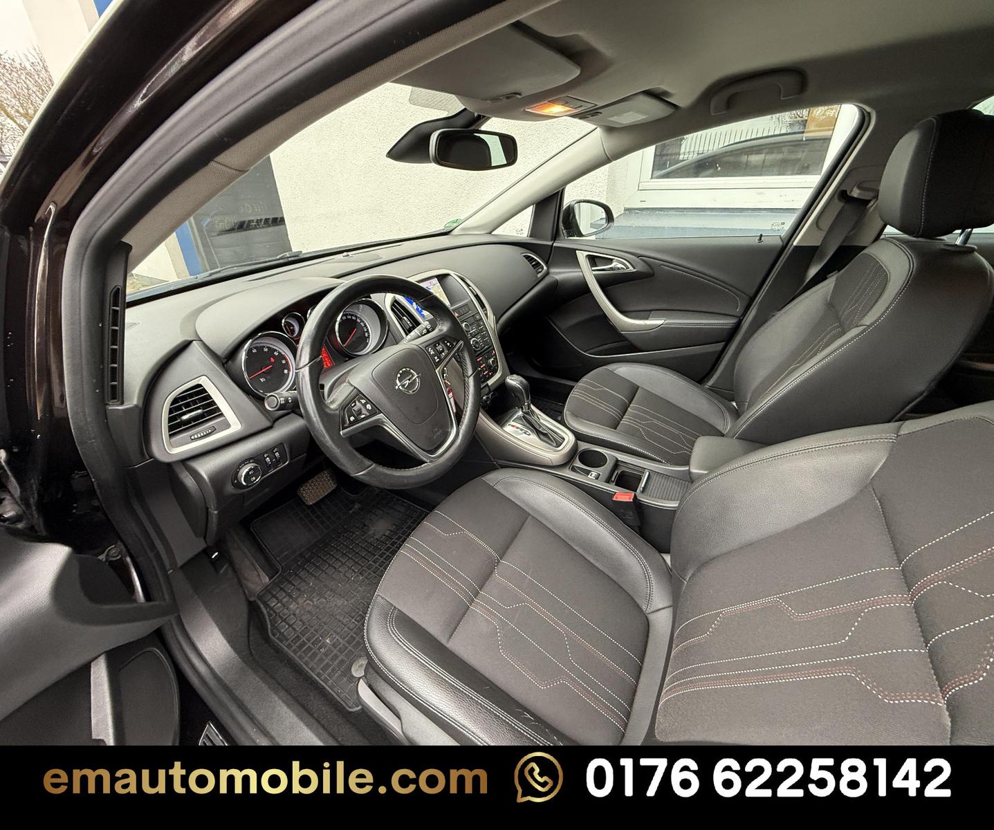 Opel Astra 2012 — photo 8