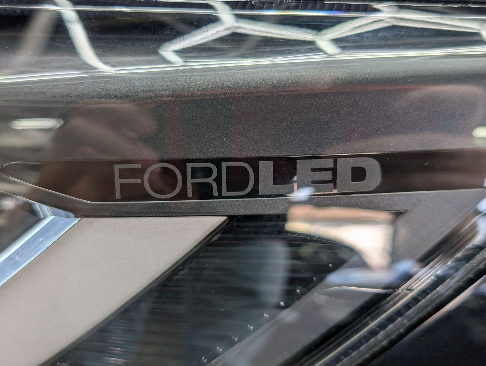 Fahrzeugabbildung Ford Focus Limo EB Active LED ACC APP KAM 17" WINTER