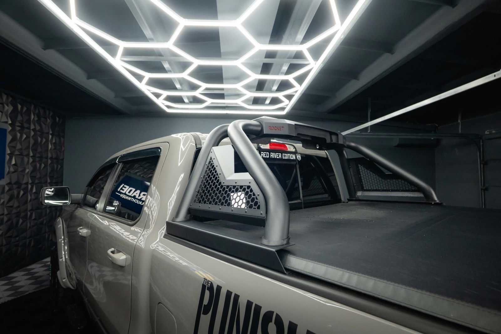 Fahrzeugabbildung Dodge RAM 5.7 V8 HEMI 4x4 OFFROAD Night PUNISHER 19%