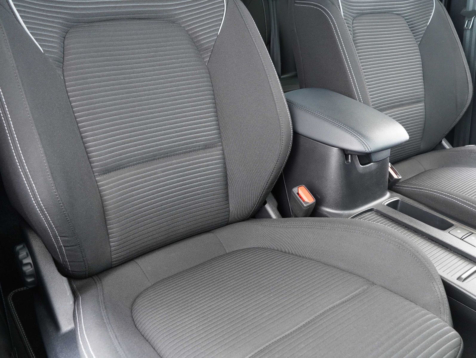 Fahrzeugabbildung Ford Focus Turnier 1.0 EcoBoost Titanium X