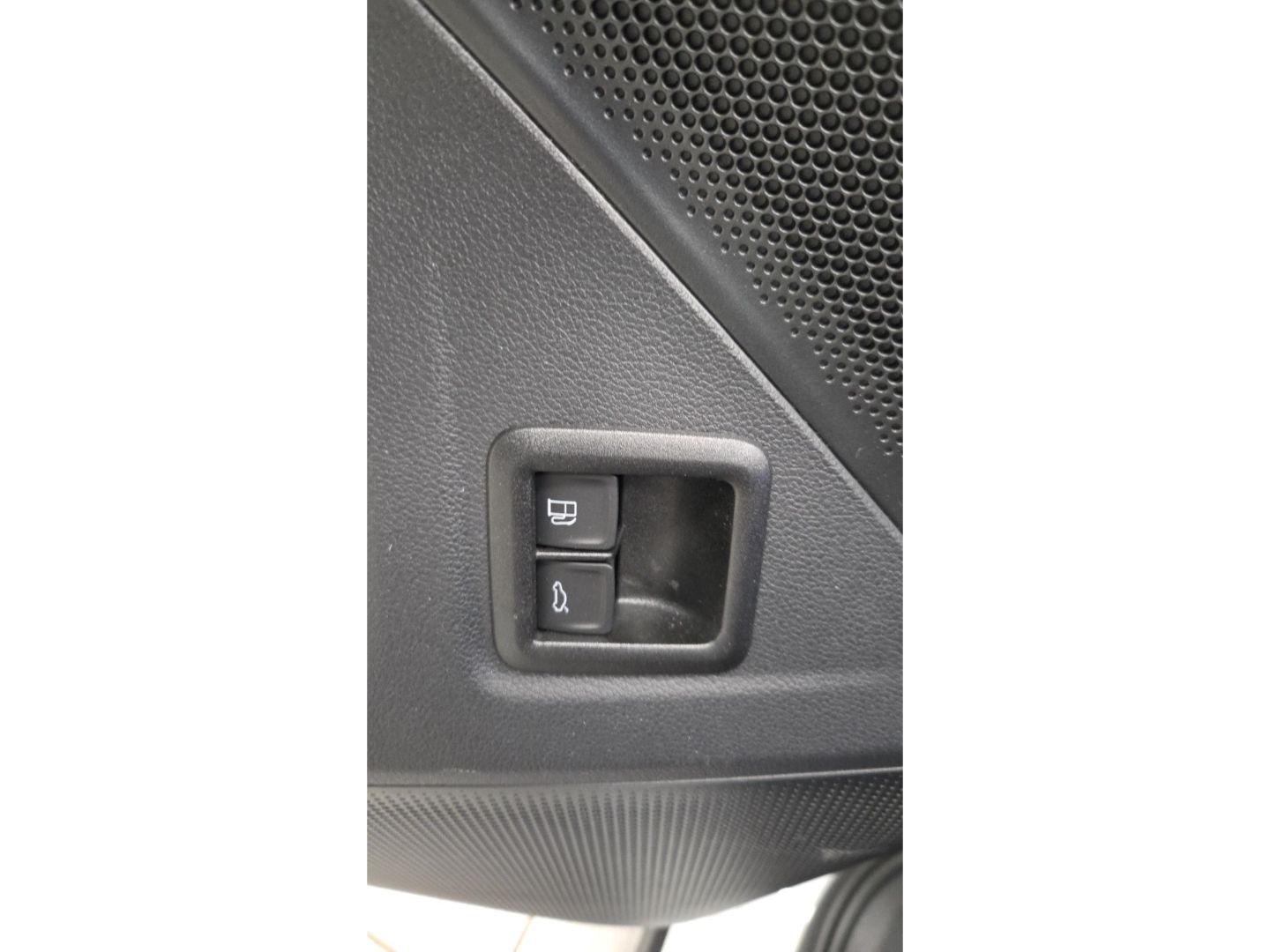 Fahrzeugabbildung Volkswagen Tayron R-Line 1.5 eHybrid DSG Sportpaket HUD AD