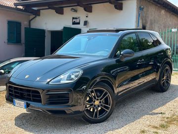 Porsche Cayenne - 1