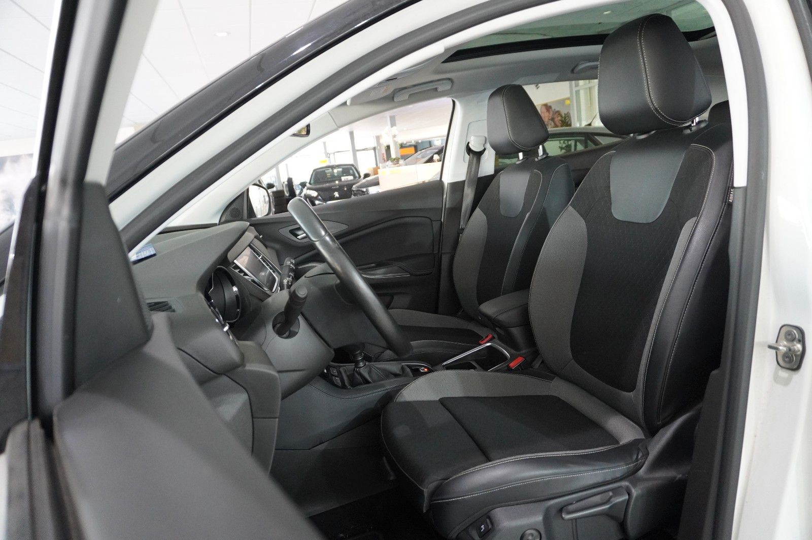 Fahrzeugabbildung Opel Grandland (X) 1.2T INNOV. NAVI/LED/KAMERA/PANO.