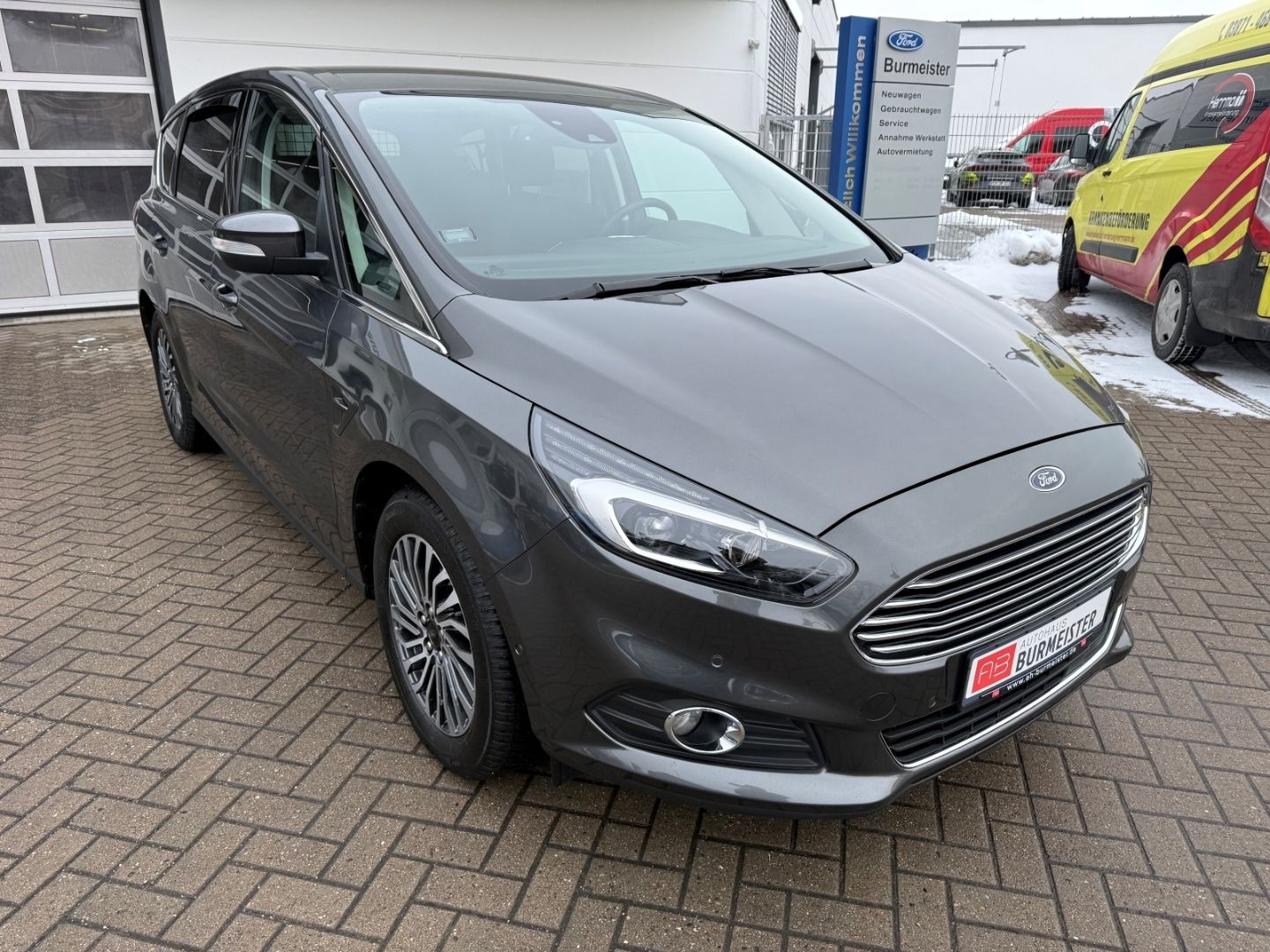 Fahrzeugabbildung Ford S-Max 2.0 EcoBlue Titanium 7-Sitze ACC LED AHK R