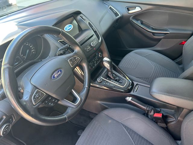 Fahrzeugabbildung Ford Focus 1.5 Autom.Titanium+Navi+Parkpilot+BT+SHZ+