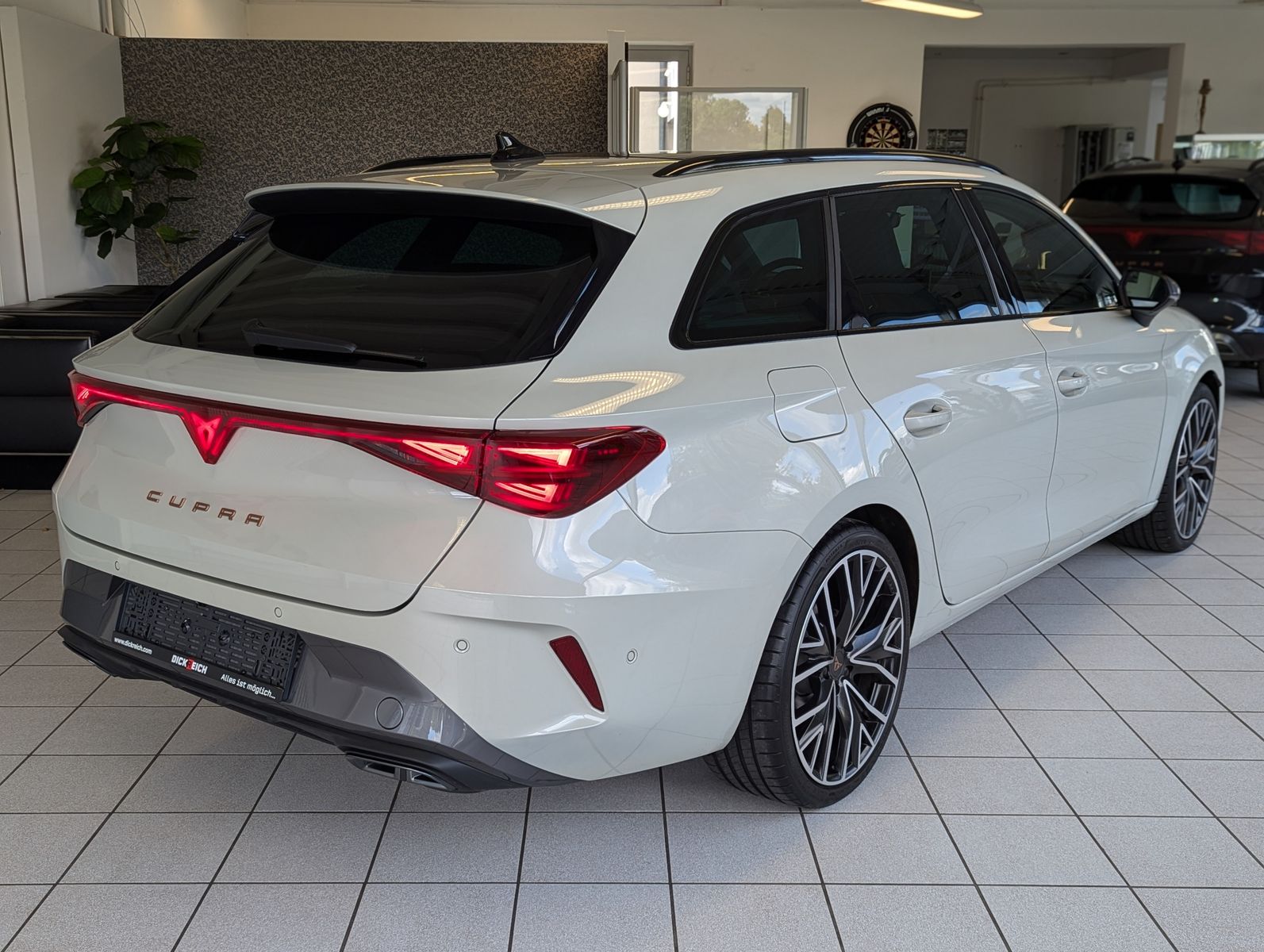 CUPRA Leon 1.5 eTSI Sennh Matrix Pano Edge/Dynamic AHK - Image 7