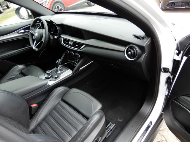Fahrzeugabbildung Alfa Romeo Stelvio 2.2 Diesel Super Q4 Veloce Pak. Pano Nav