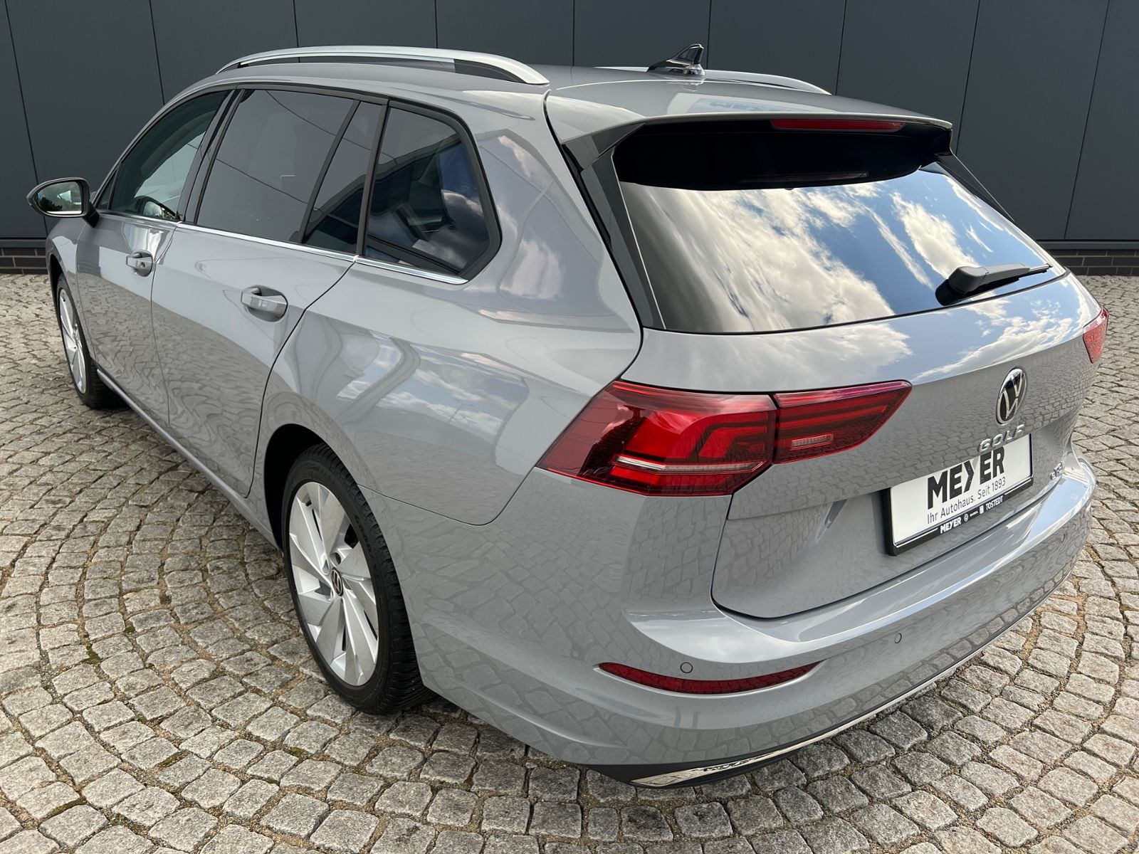 Fahrzeugabbildung Volkswagen Golf VIII Variant Style 1.5 eTSI DSG *LED, ergoA