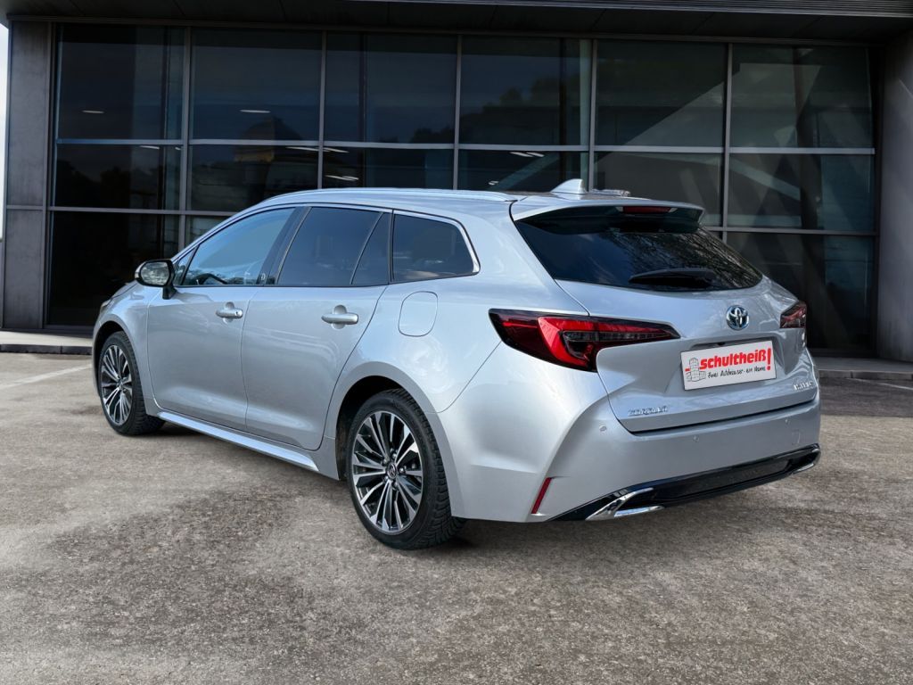 Fahrzeugabbildung Toyota Corolla 1.8 Hybrid Touring Sports Team Deutschla