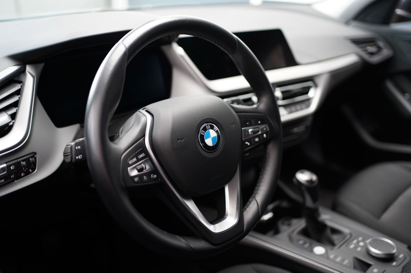Fahrzeugabbildung BMW 118i Advantage +LED+PDC+LMR+Sport-Lederlenkrad+