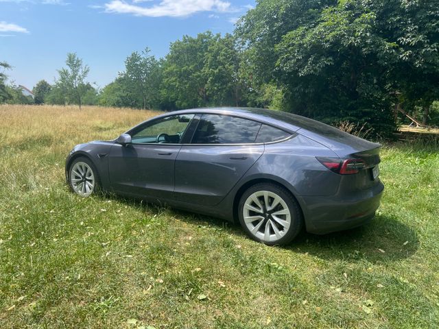 TESLA Model 3 Langstreckenbatterie - Allradantrieb...