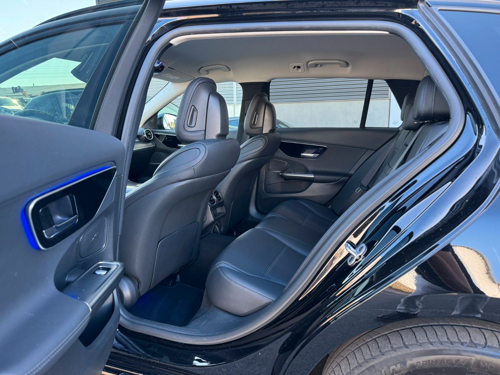 Fahrzeugabbildung Mercedes-Benz C 300e T Avantgarde AHK+Distr+Night+Ambiente+RFK