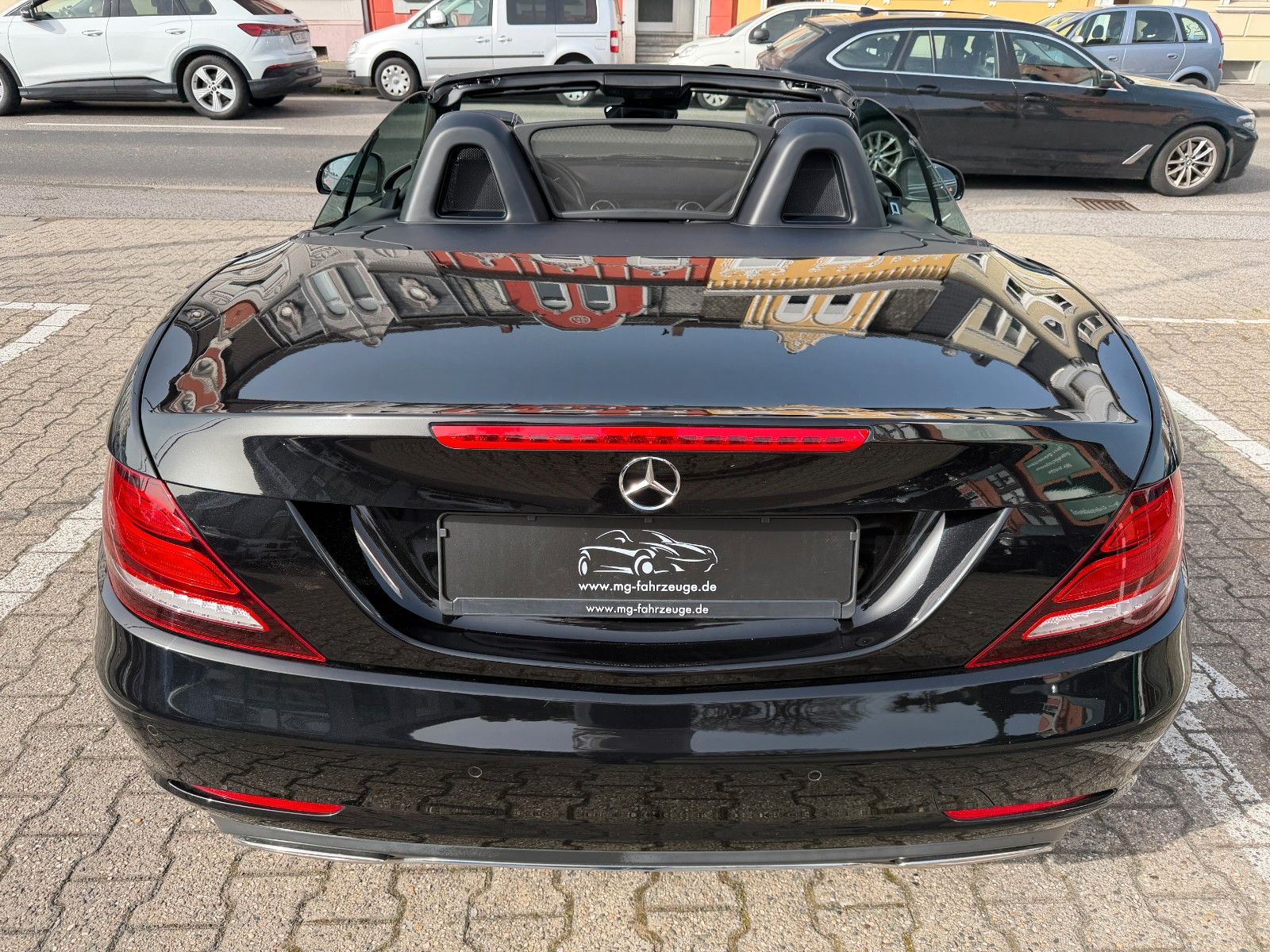 Fahrzeugabbildung Mercedes-Benz SLC 300 SPORT LED NAVI LEDER MEMORY AIRSCARF