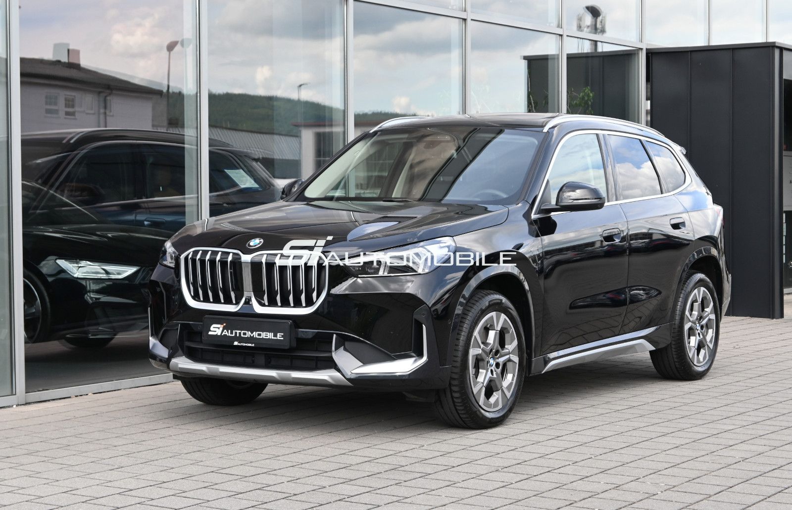 Fahrzeugabbildung BMW X1 xDr.23d xLine °ACC°AHK°HUD°H/K°MEMO°PANO°360°