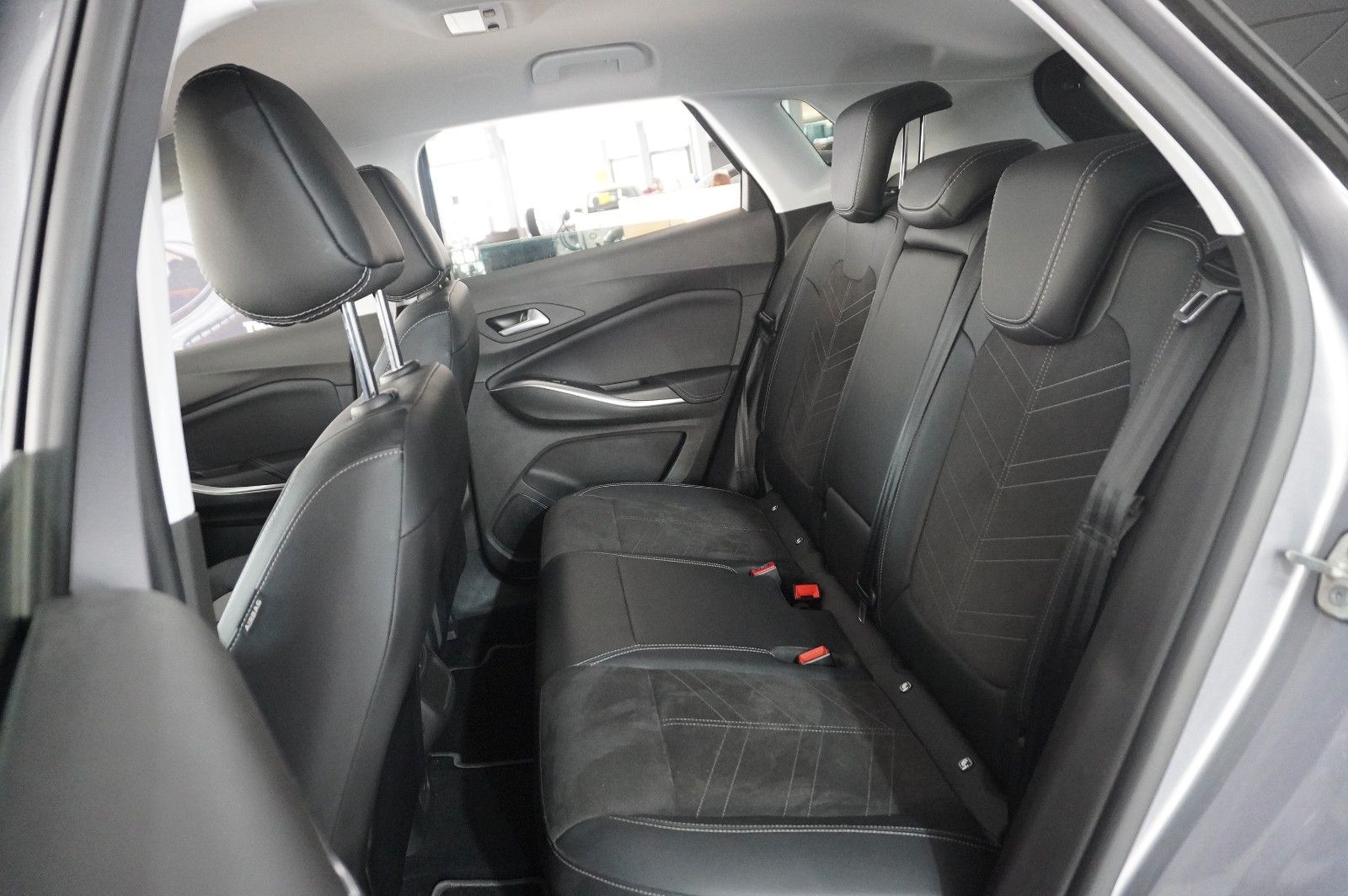 Fahrzeugabbildung Opel Grandland (X) ULTIMATE 4HYBRID NAVI/LED/SPORT/SH