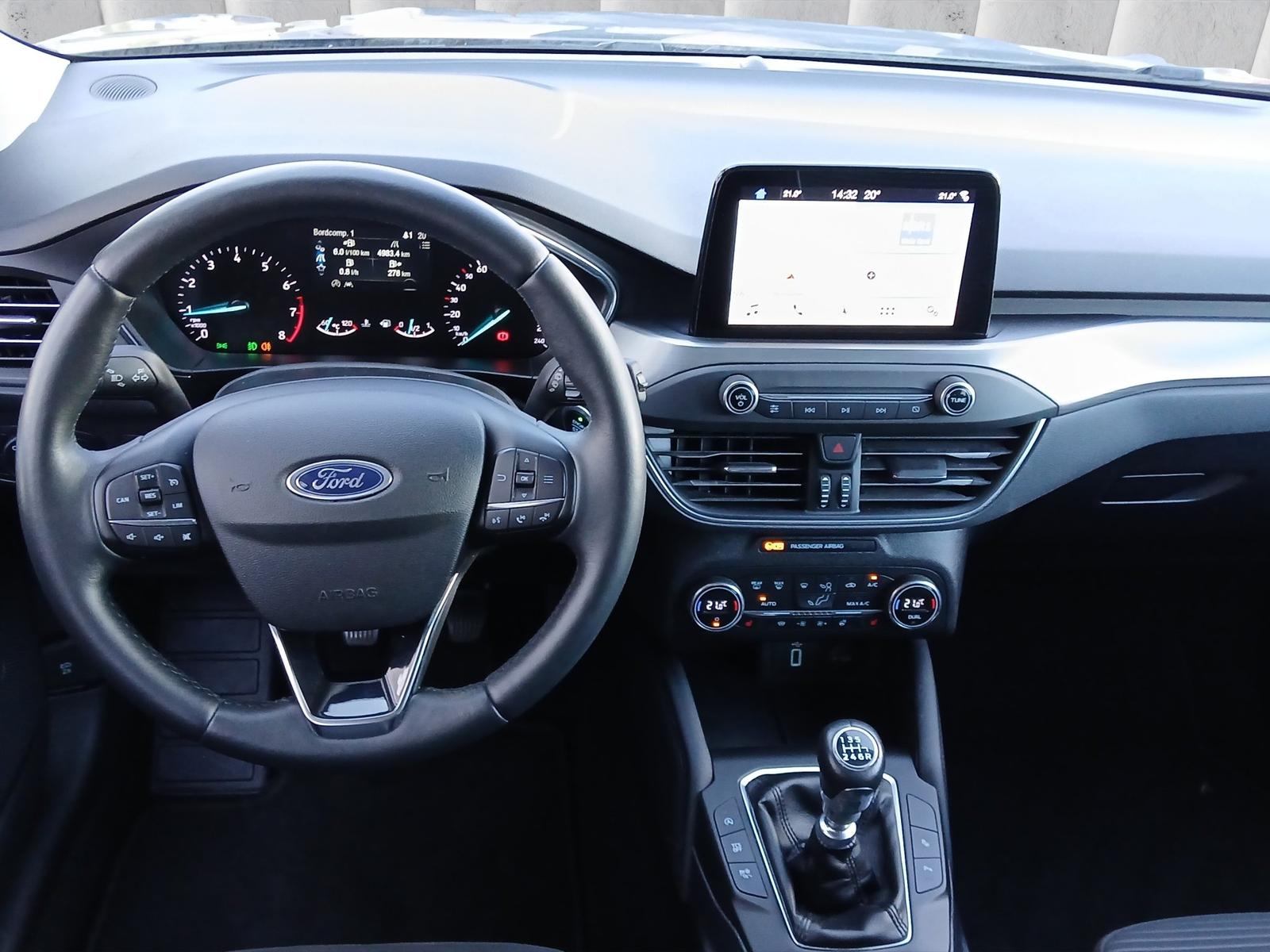 Ford Focus Titanium Turnier LED NAVI AHK KAMERA