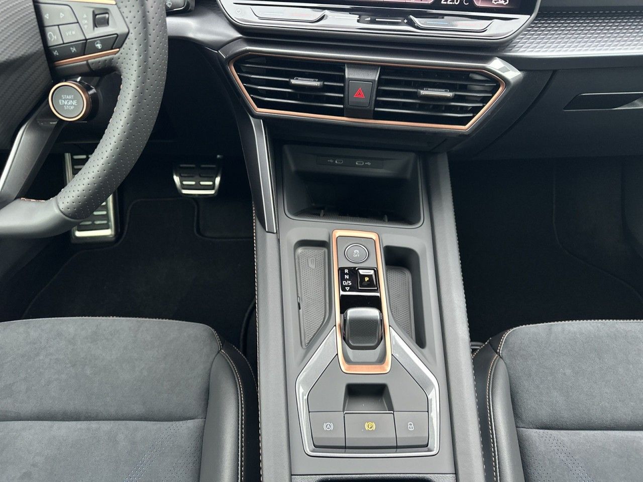 Fahrzeugabbildung CUPRA Formentor VZ 2.0 TSI 265 PS DSG - mit KI generiert/bearbeitet