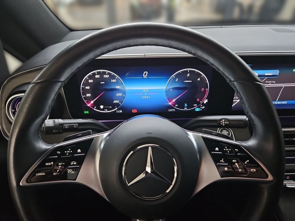 Fahrzeugabbildung Mercedes-Benz V 300 AVG extralang 8 Sitze Standhzg.EASY-PACK