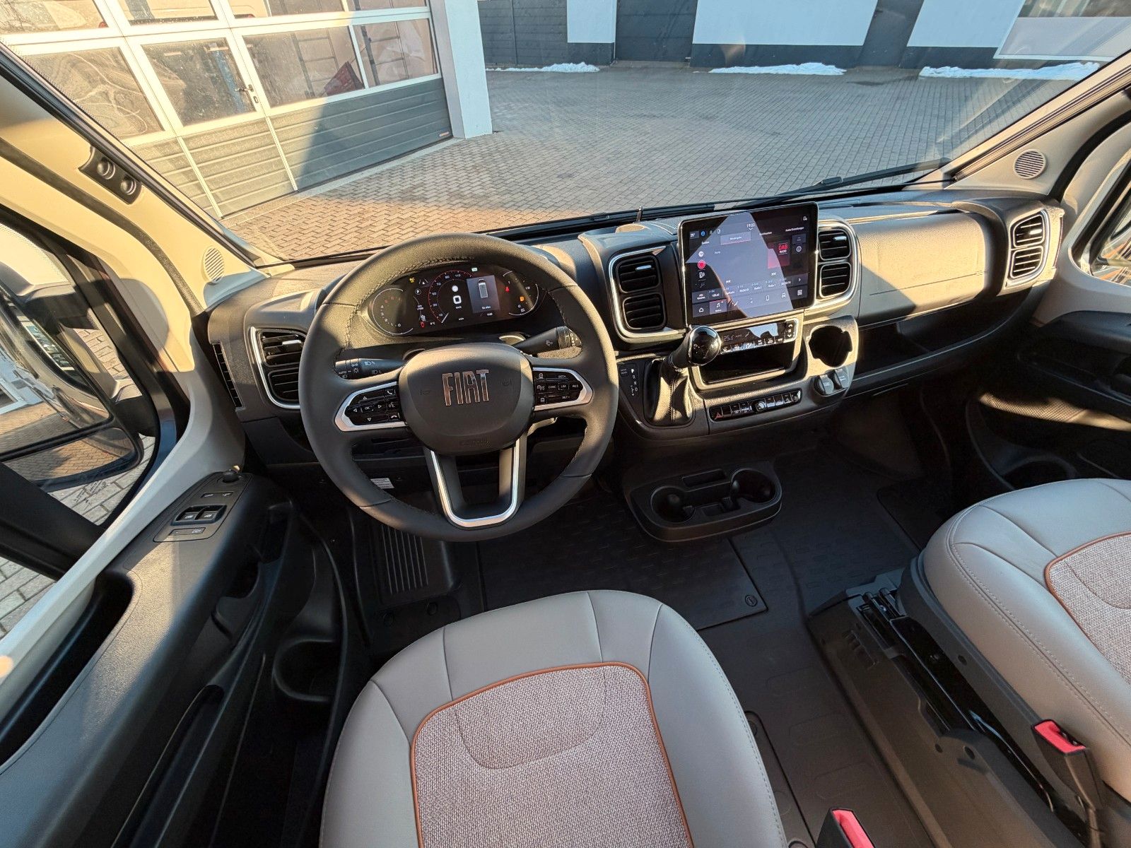 Fahrzeugabbildung Malibu Van Family 4 GT 640 RB Aufstelldach MJ26 lucca