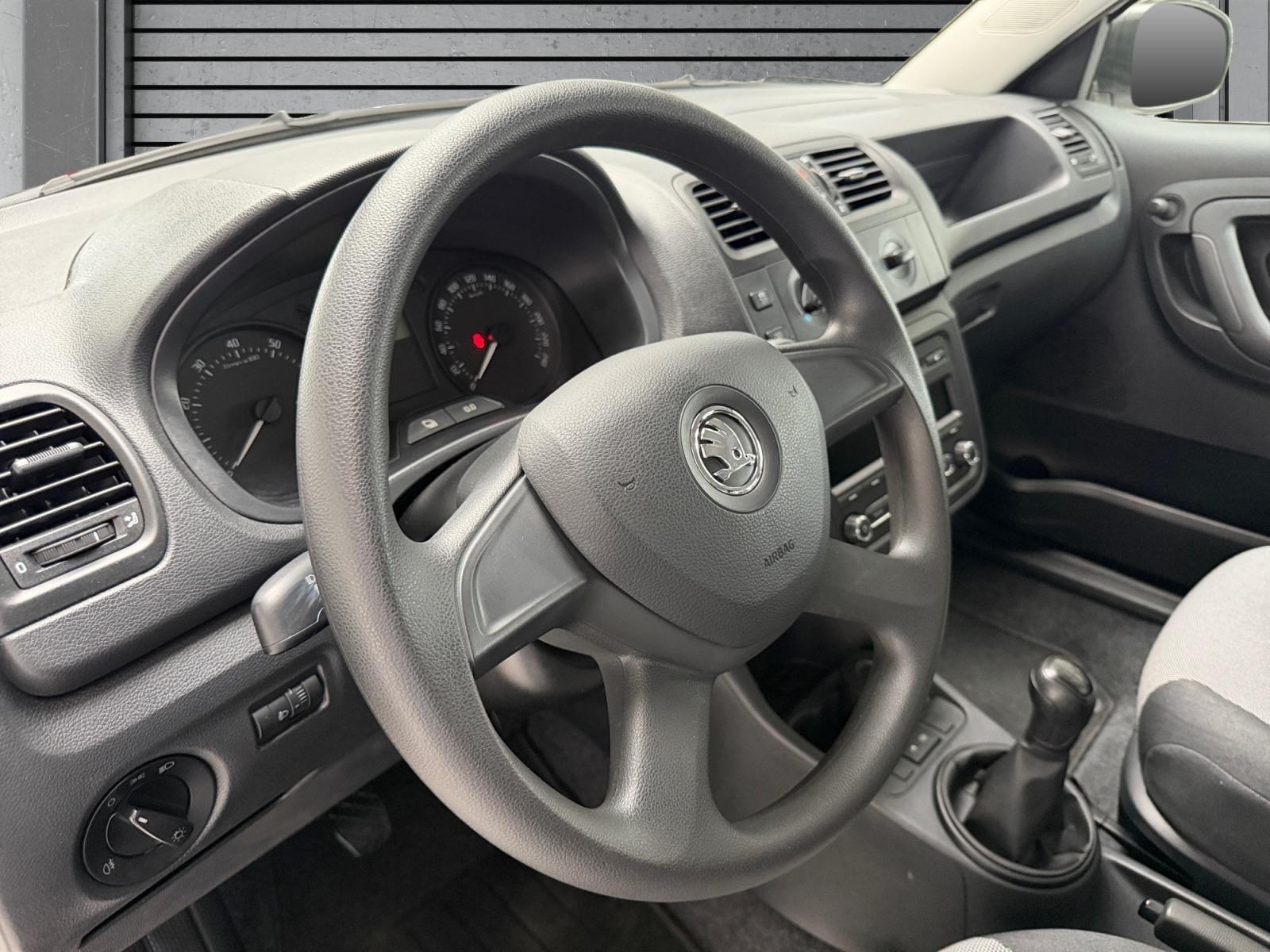 Skoda FABIA ACTIVE KLIMAANLAGE+ALLWETTERBEREIFUNG+TÜV+