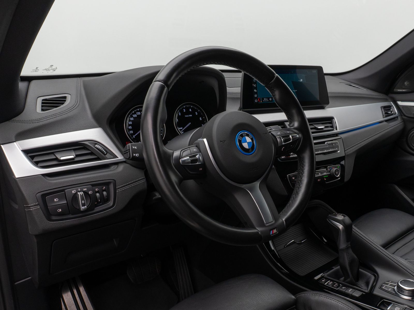 Fahrzeugabbildung BMW X1 xD25e M Sport Kamera HUD DAB H/K Komfort 19"