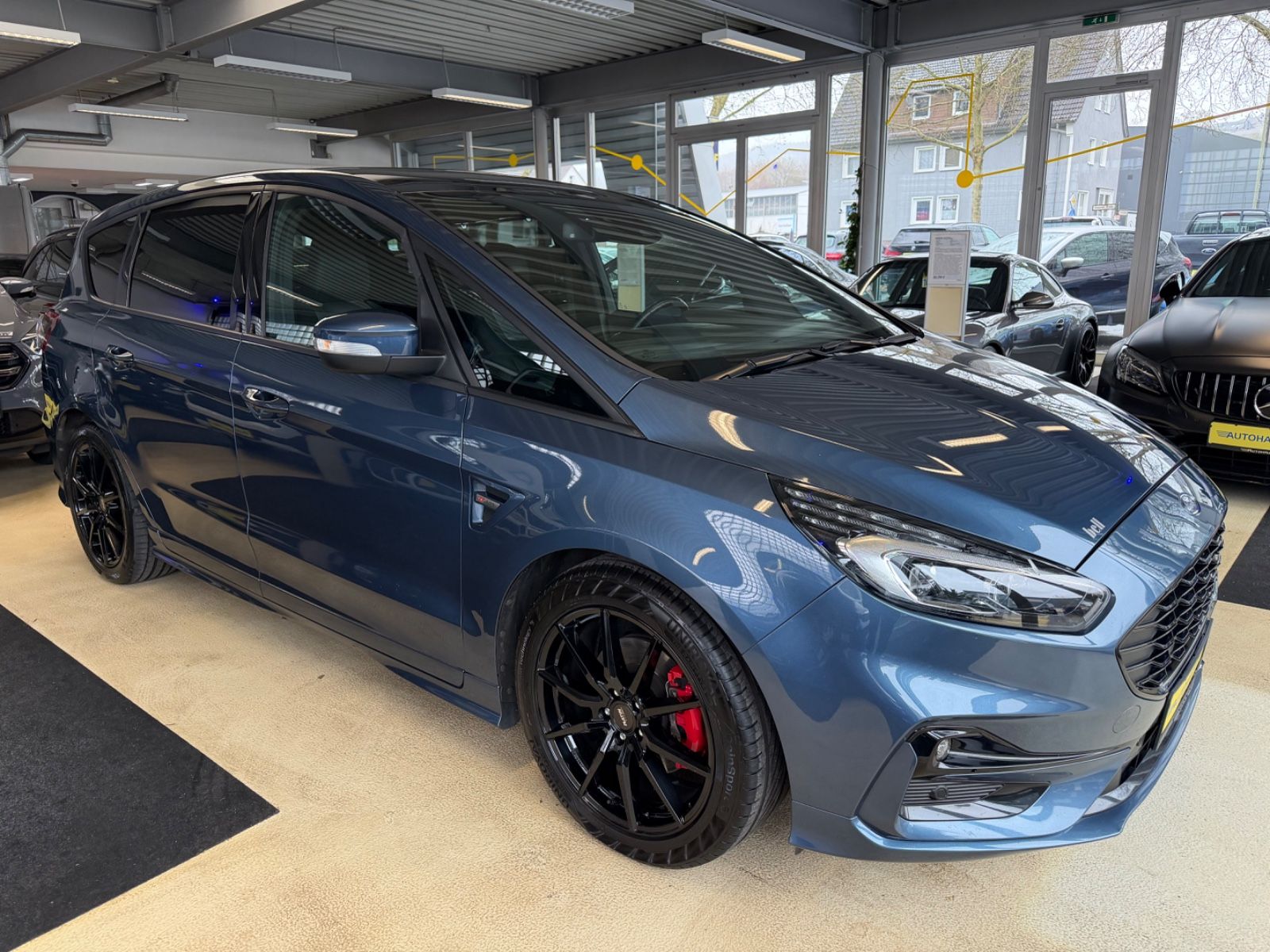 Fahrzeugabbildung Ford S-Max ST-Line *Pano* 7 Sitzer