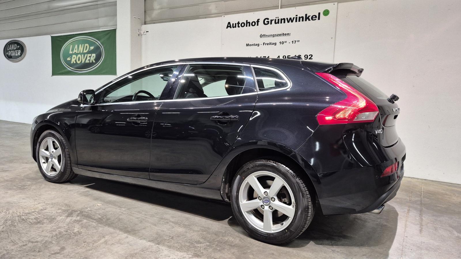 Volvo V40 D3 Momentum - Xenon + Navi + Teil-Leder