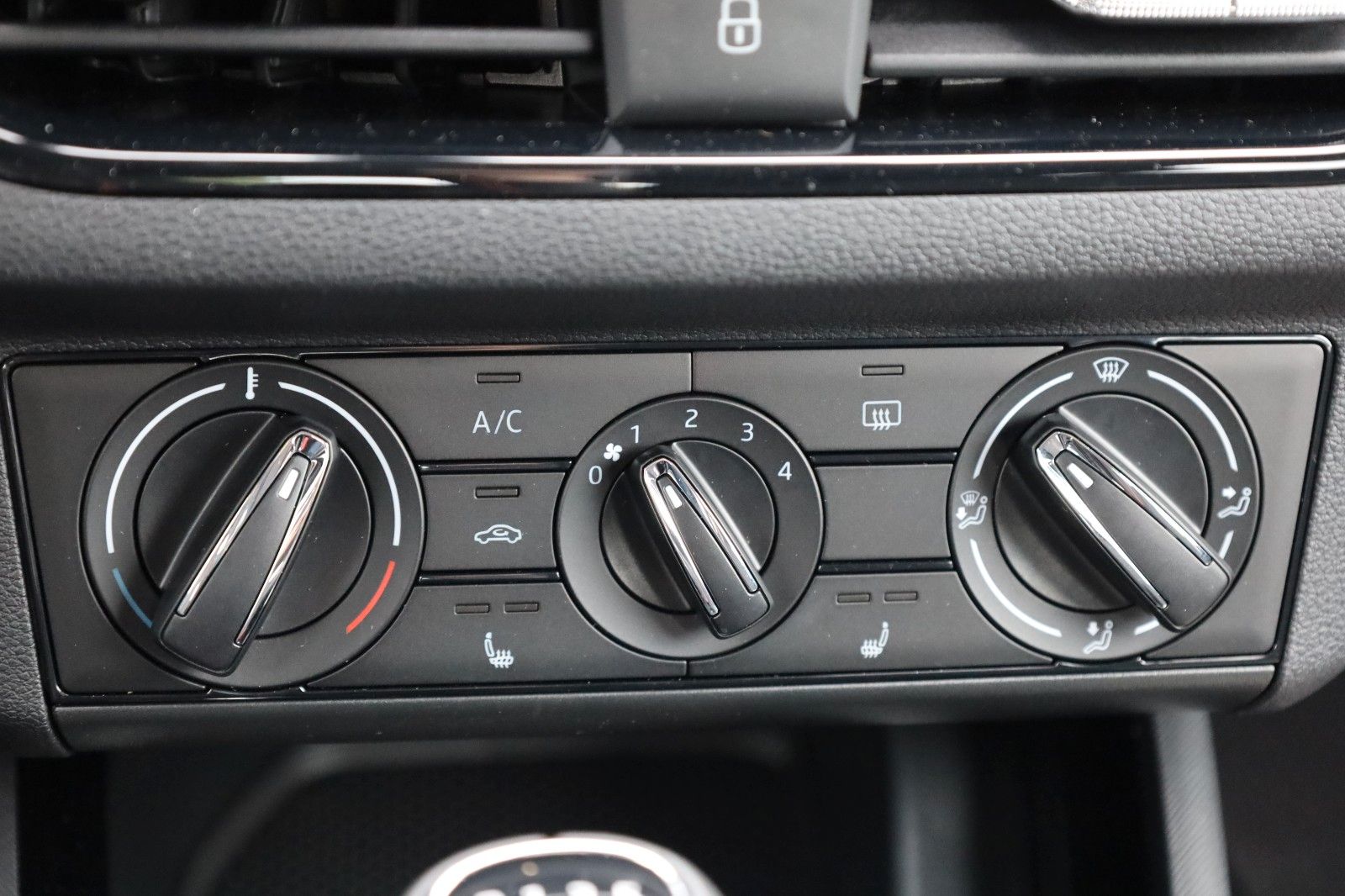 Fahrzeugabbildung SKODA Kamiq 1.0 Ambition *AHZV*5J.GAR*SHZ*Kamera