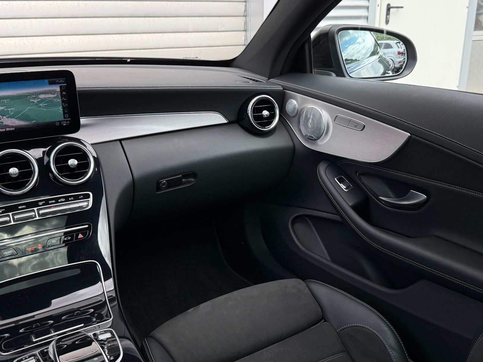 Fahrzeugabbildung Mercedes-Benz C 220d Coupe AMG Burmester Pano Night-Paket 360°