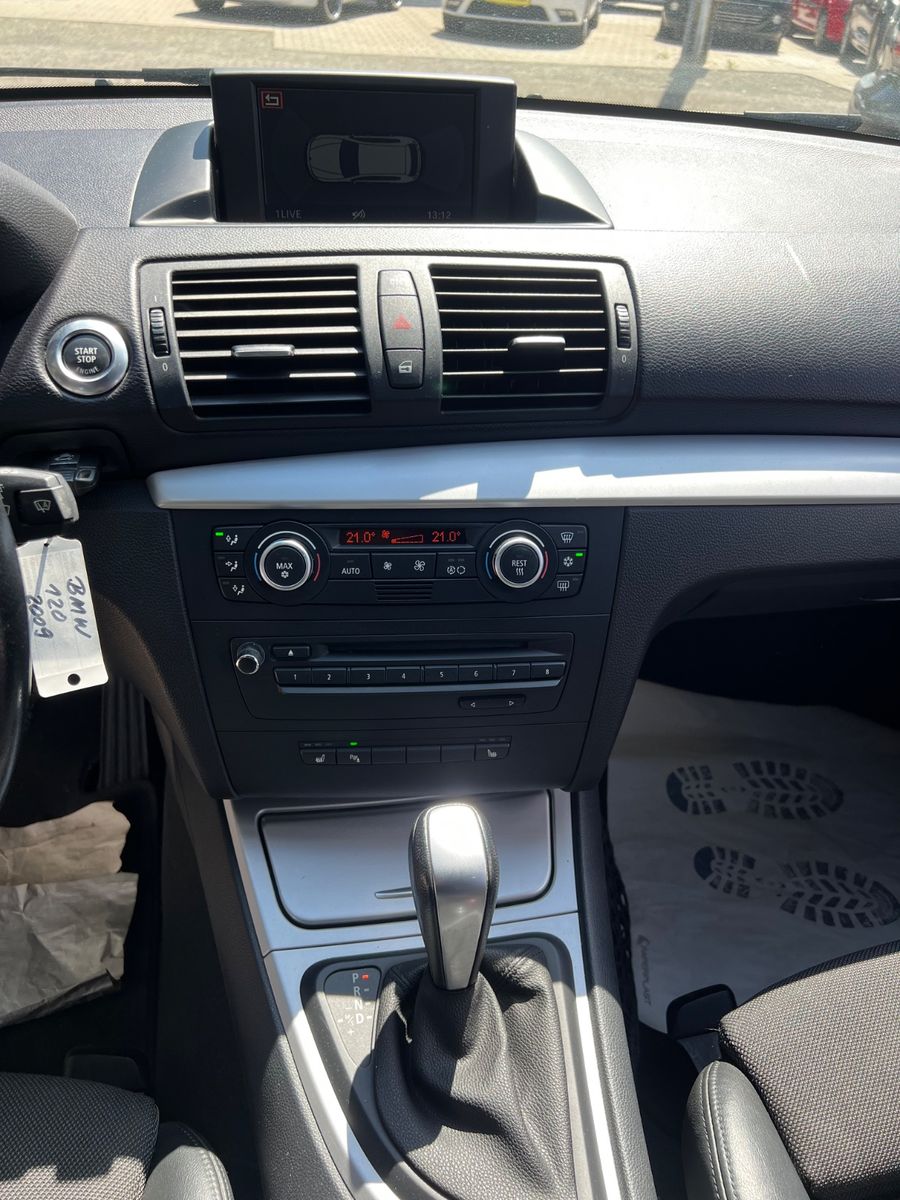 Fahrzeugabbildung BMW 120i AUTOMATIK * NAVI *KEYLESS-GO*XENON*