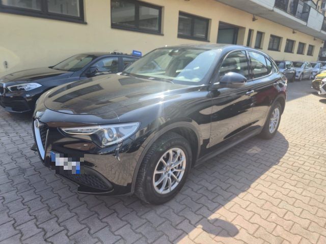 Alfa-Romeo Stelvio - 1