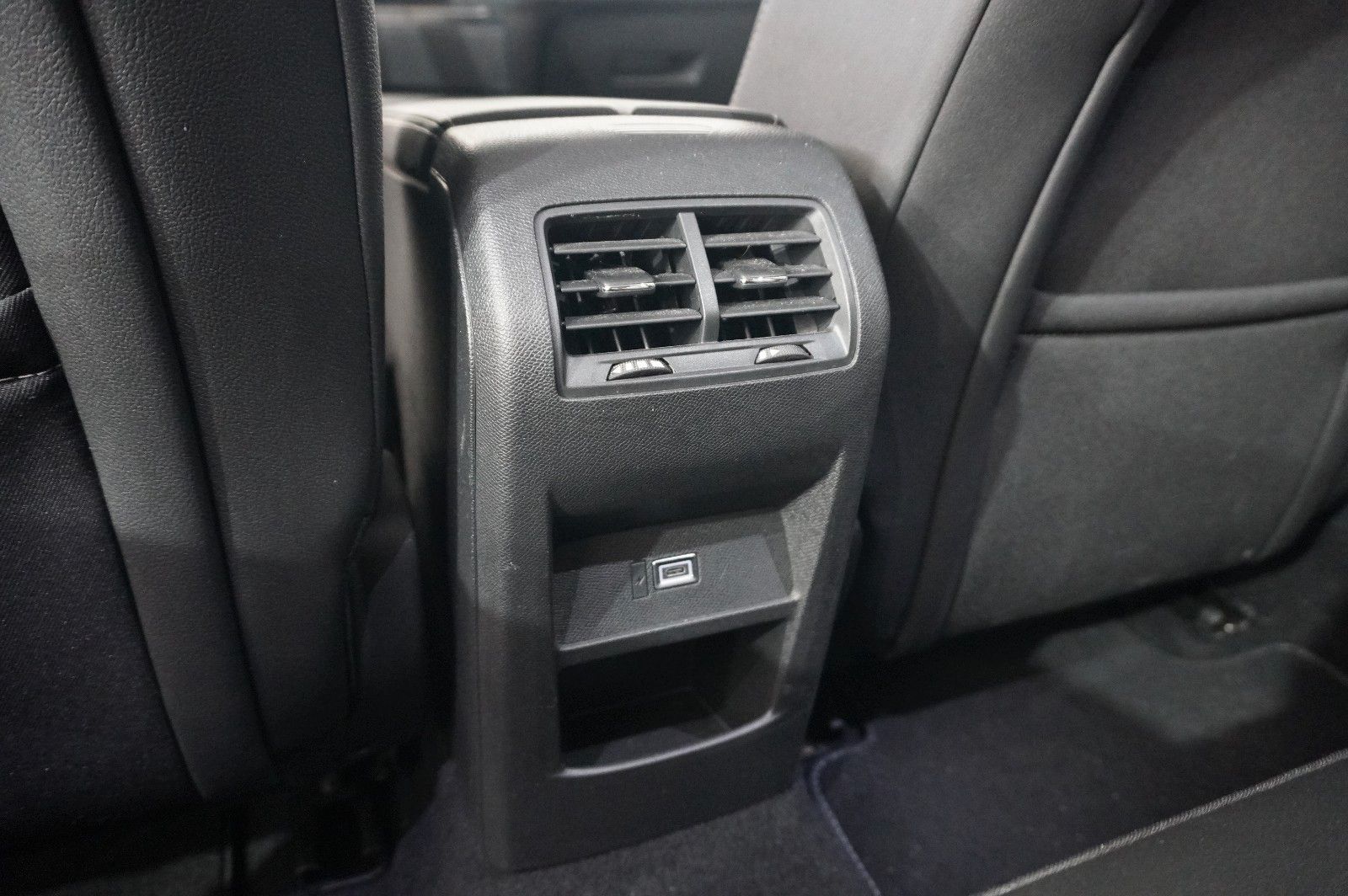 Fahrzeugabbildung Opel Astra L ST 1.6 HYBRID ELEGANCE NAVI/LED/KAMERA
