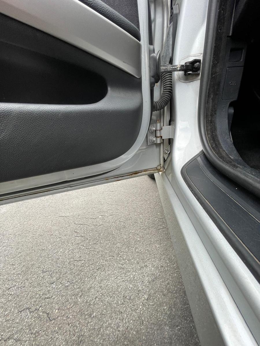 BMW 318 2006 — photo 9