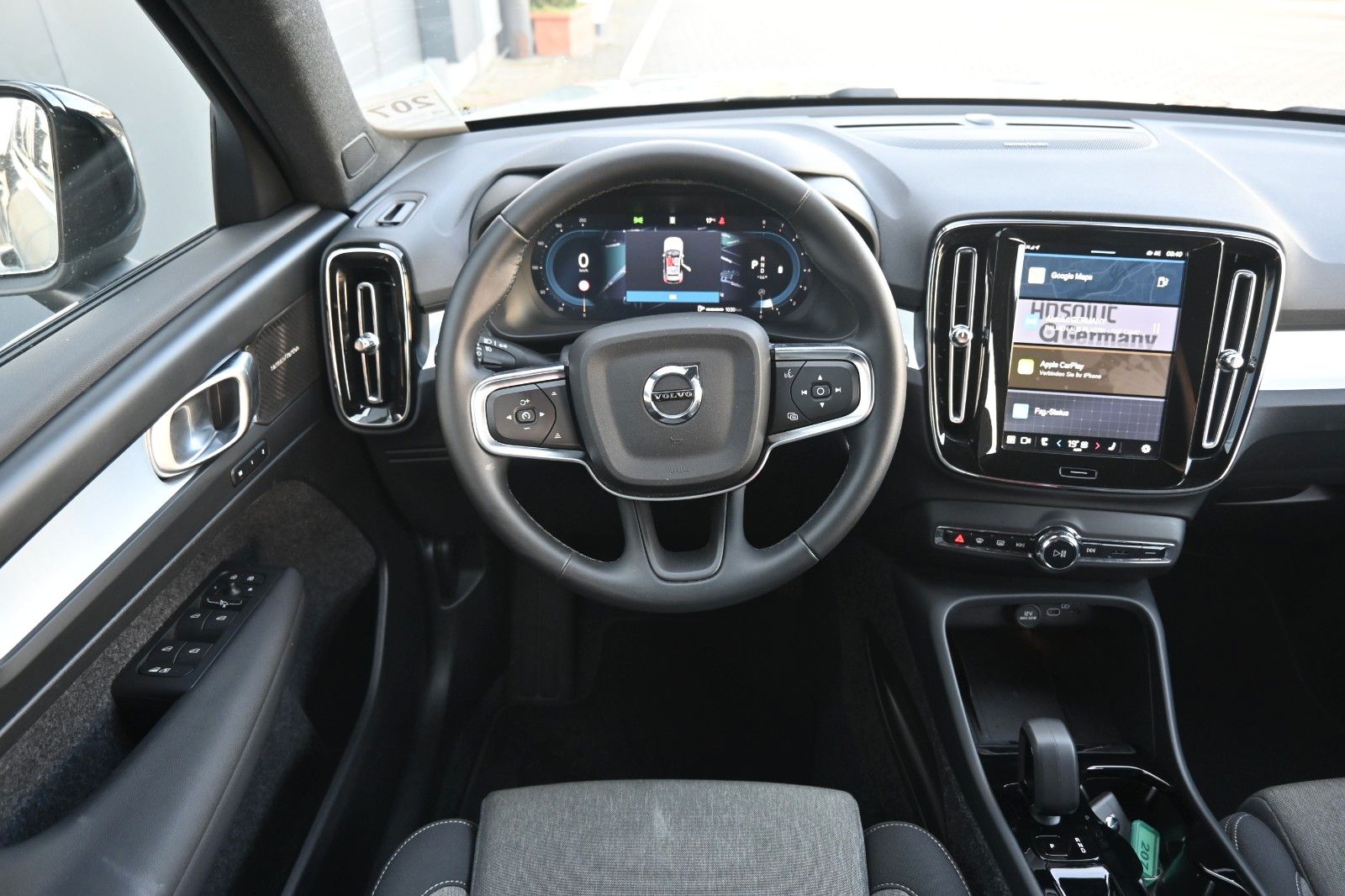 Fahrzeugabbildung Volvo XC40 B3 Plus Dark*FSHZG*360°*ACC*PIXEL