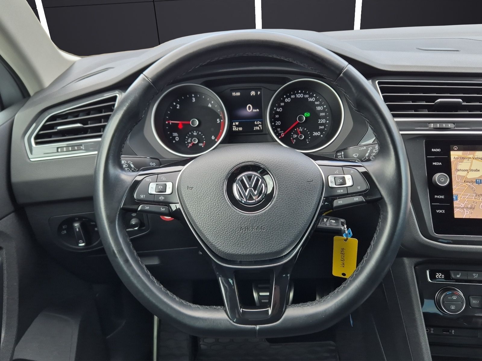Fahrzeugabbildung Volkswagen Tiguan 2.0 TDI DSG R-Line AHK LED HuD Navi ACC