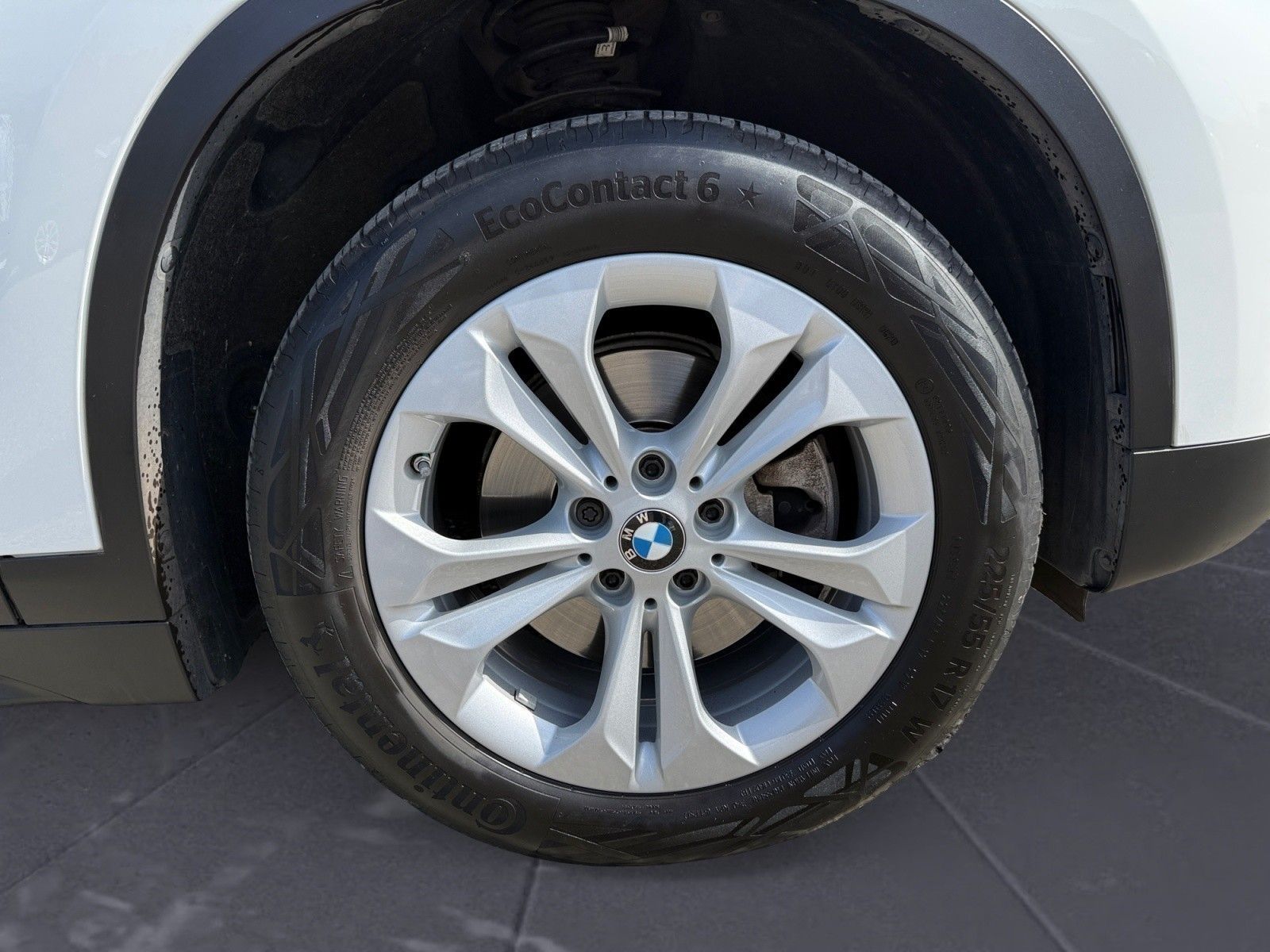 BMW X1 sDrive18i Advantage Navi Klimaaut. Aut. Heckk foto 12