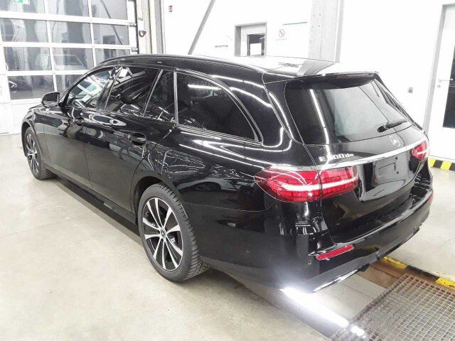 Fahrzeugabbildung Mercedes-Benz E 300 T de 4M AMG+AHK+Distr+Burm+ R-Kamera+Carpl