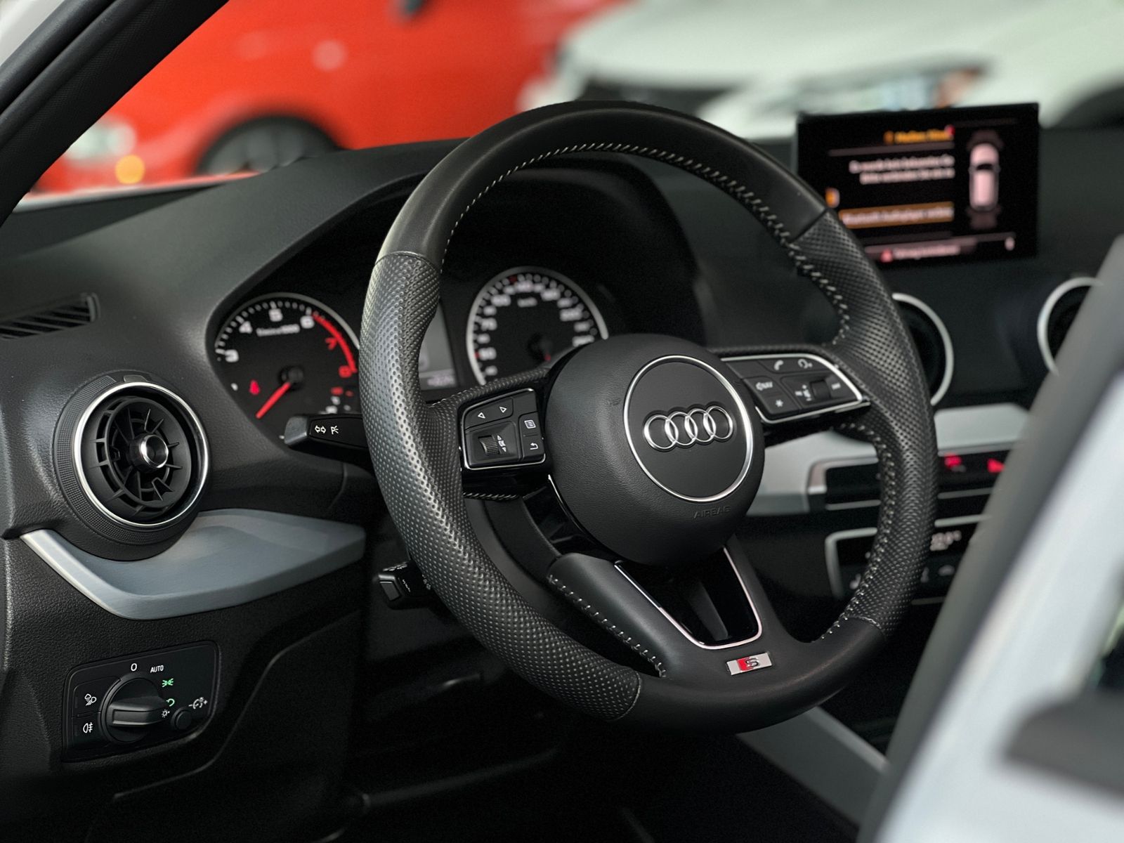 Fahrzeugabbildung Audi Q2 35 TFSI S-Tronic S Line PANO SHZ LED NAVI