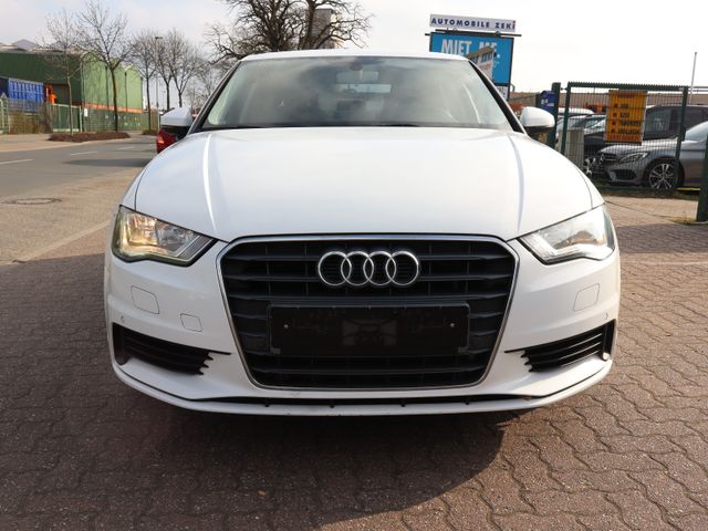 Audi A3 1,6 TDI  Limousine attraction Navi-Euro-6 !!!