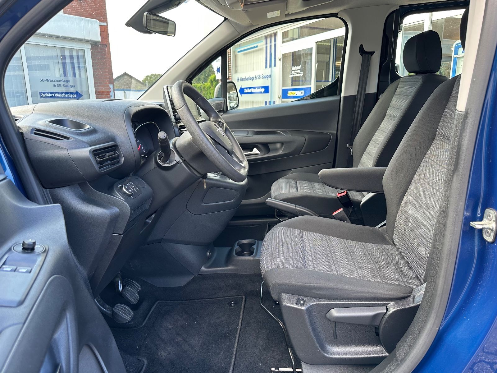 Fahrzeugabbildung Opel Combo Life 1.5 D Edition AHK/SHZG/Parkpilot/GRA