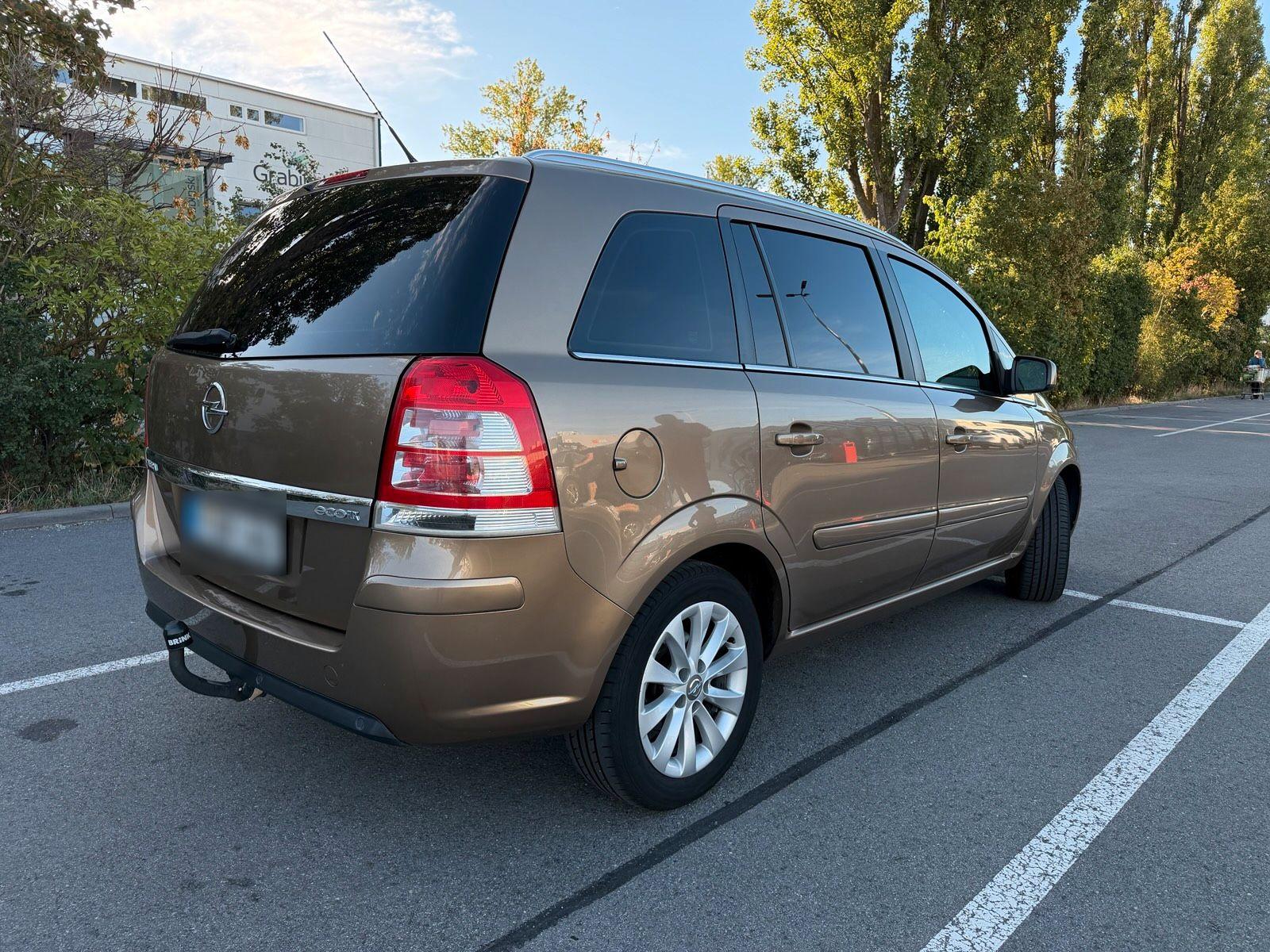 Opel Zafira 2014 — photo 7