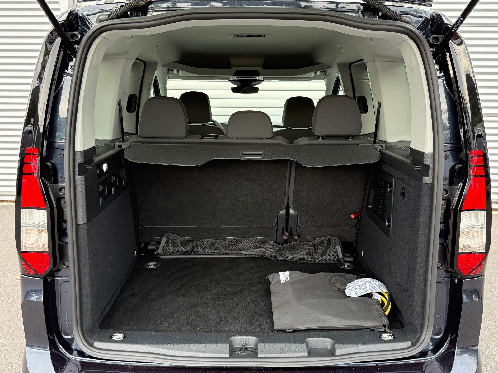 Fahrzeugabbildung Volkswagen Caddy Life "Energy" TSI eHybrid ACC Navi Kamera