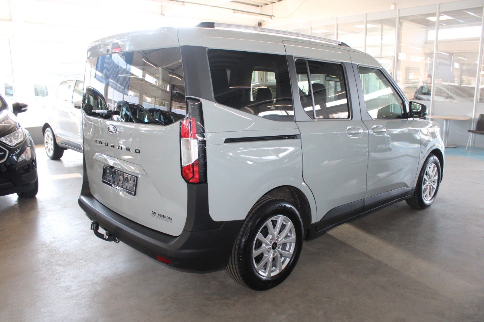 Fahrzeugabbildung Ford Tourneo Courier Titanium AHK Kamera WinterPaket2