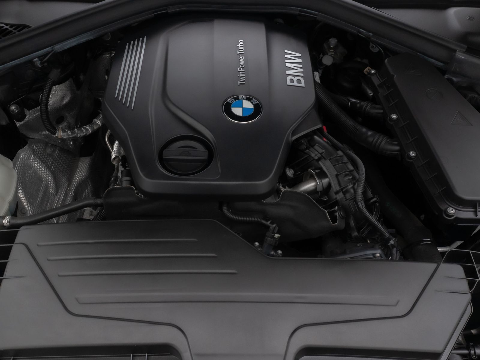 Fahrzeugabbildung BMW 320d GeschwindigReg PDC Panorama LED Sportsitz