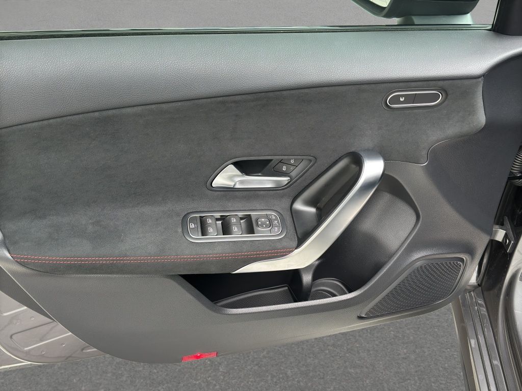 Fahrzeugabbildung Mercedes-Benz A 200 d AMG*Night*LED*SpurH*PDC*ParkAss*RFK
