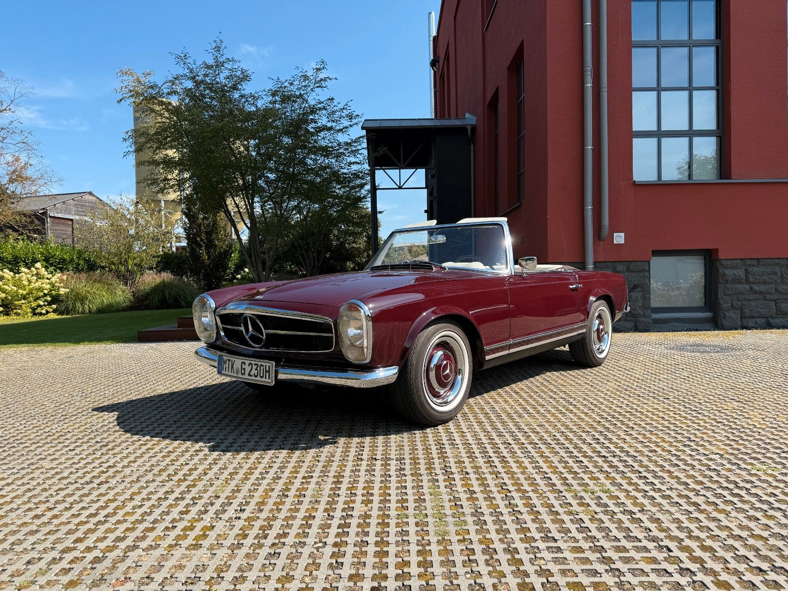 Fahrzeugabbildung Mercedes-Benz 230 SL