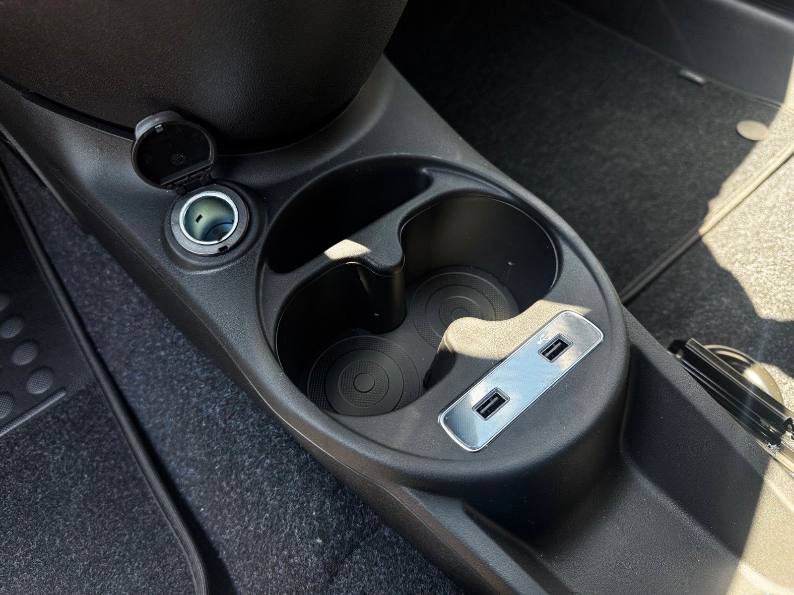 Fahrzeugabbildung Fiat 500C Carplay Tempomat Klima Tageszulassung