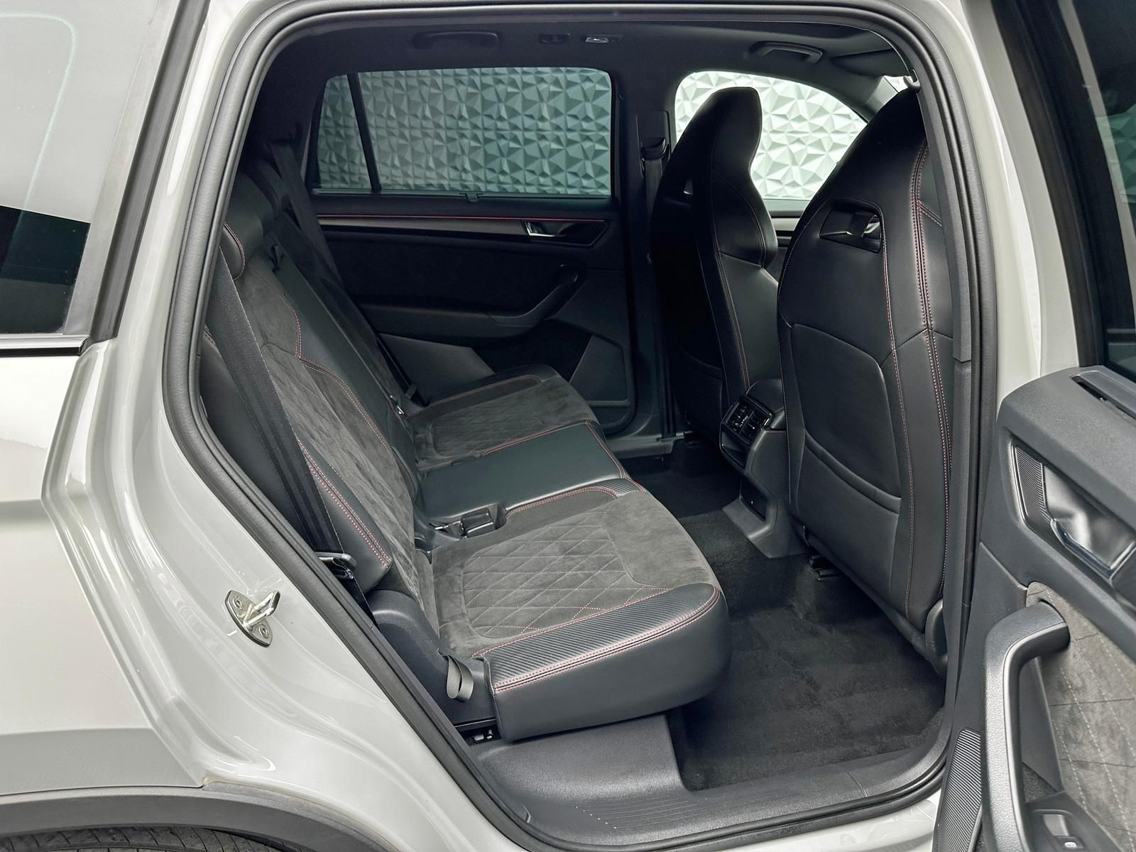 Fahrzeugabbildung SKODA KODIAQ RS TDI 4X4/7-SITZE/PANO/STDHZ/AHK/ACC/360