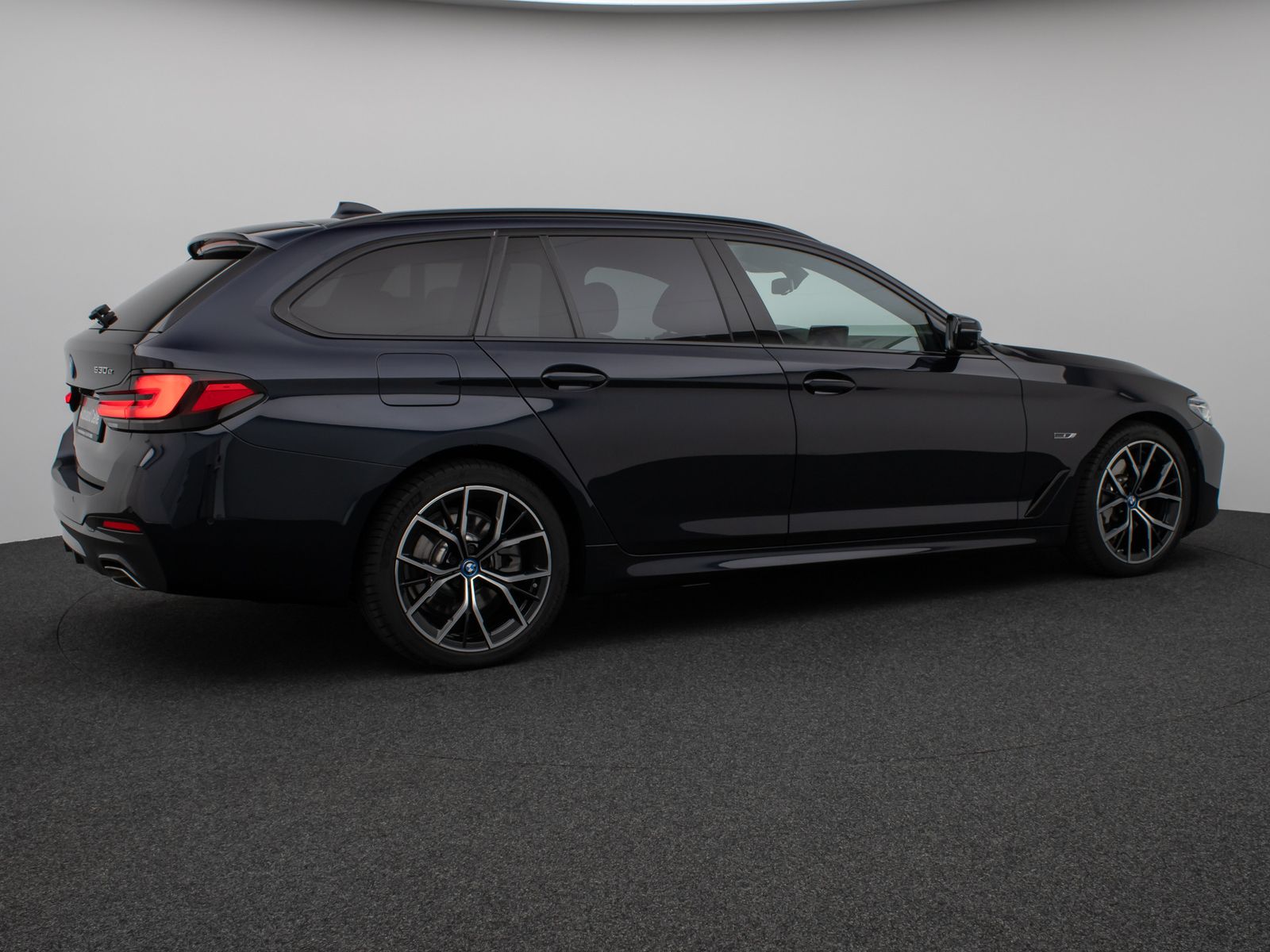 Fahrzeugabbildung BMW 530e M Sport 360°Laser HUD DAB H/K Komfort Alarm