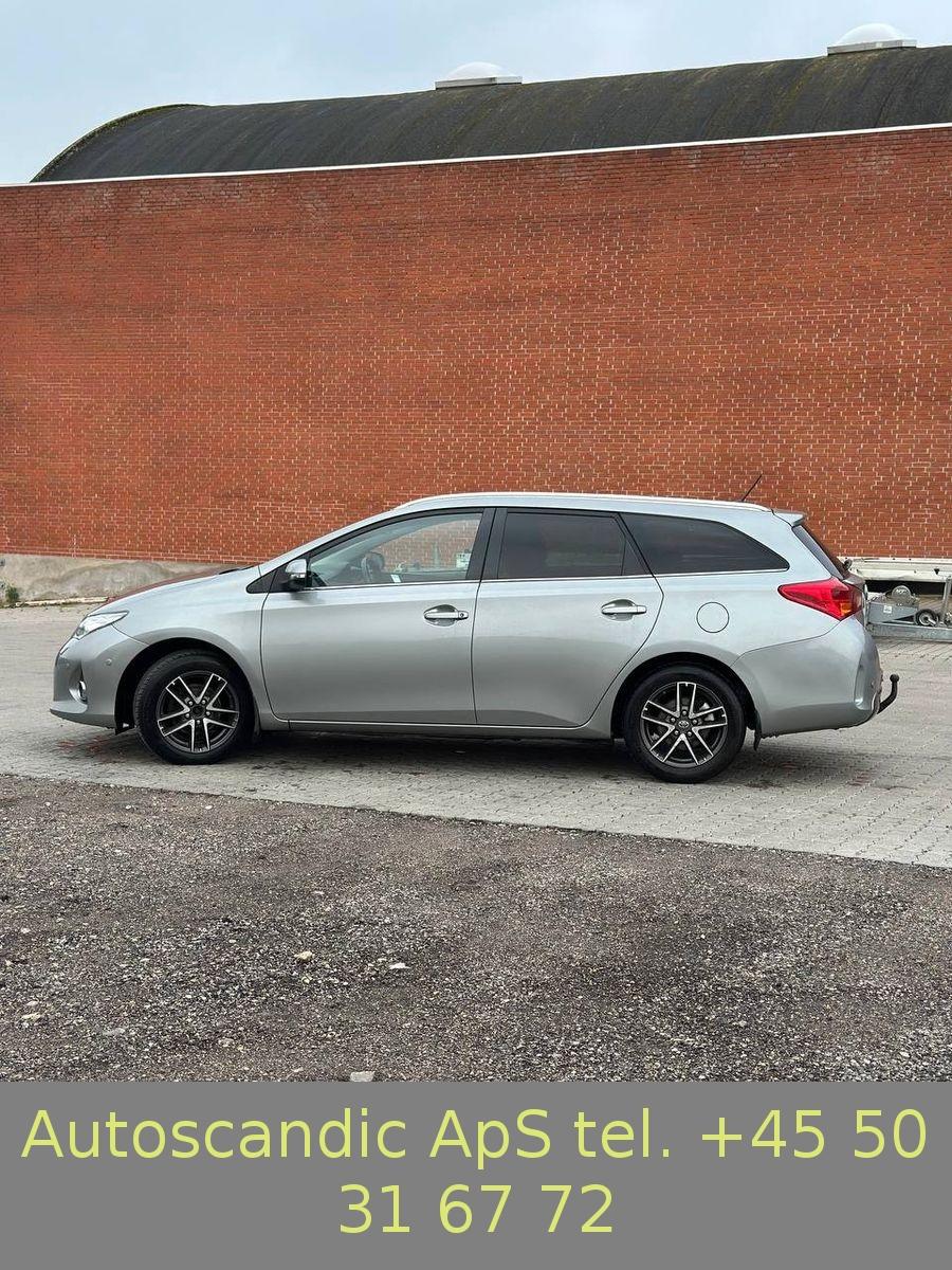 Toyota Auris 2014 — photo 14
